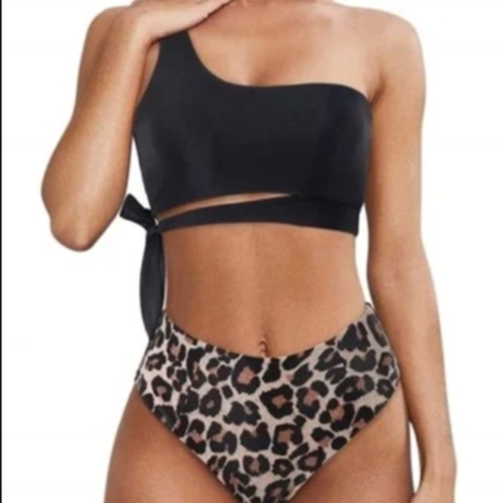 Chic One-Shoulder Bikini with Leopard Print